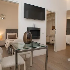Maison B , Milán Italia